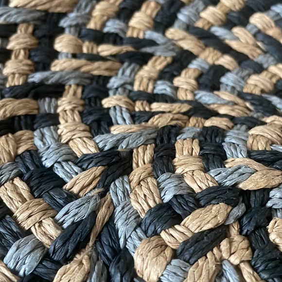 NWT Round Straw Bag - Picture 2 of 10